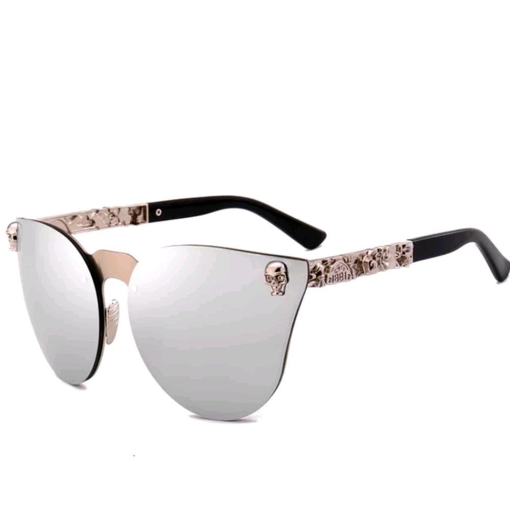 Skull detail sunglasses